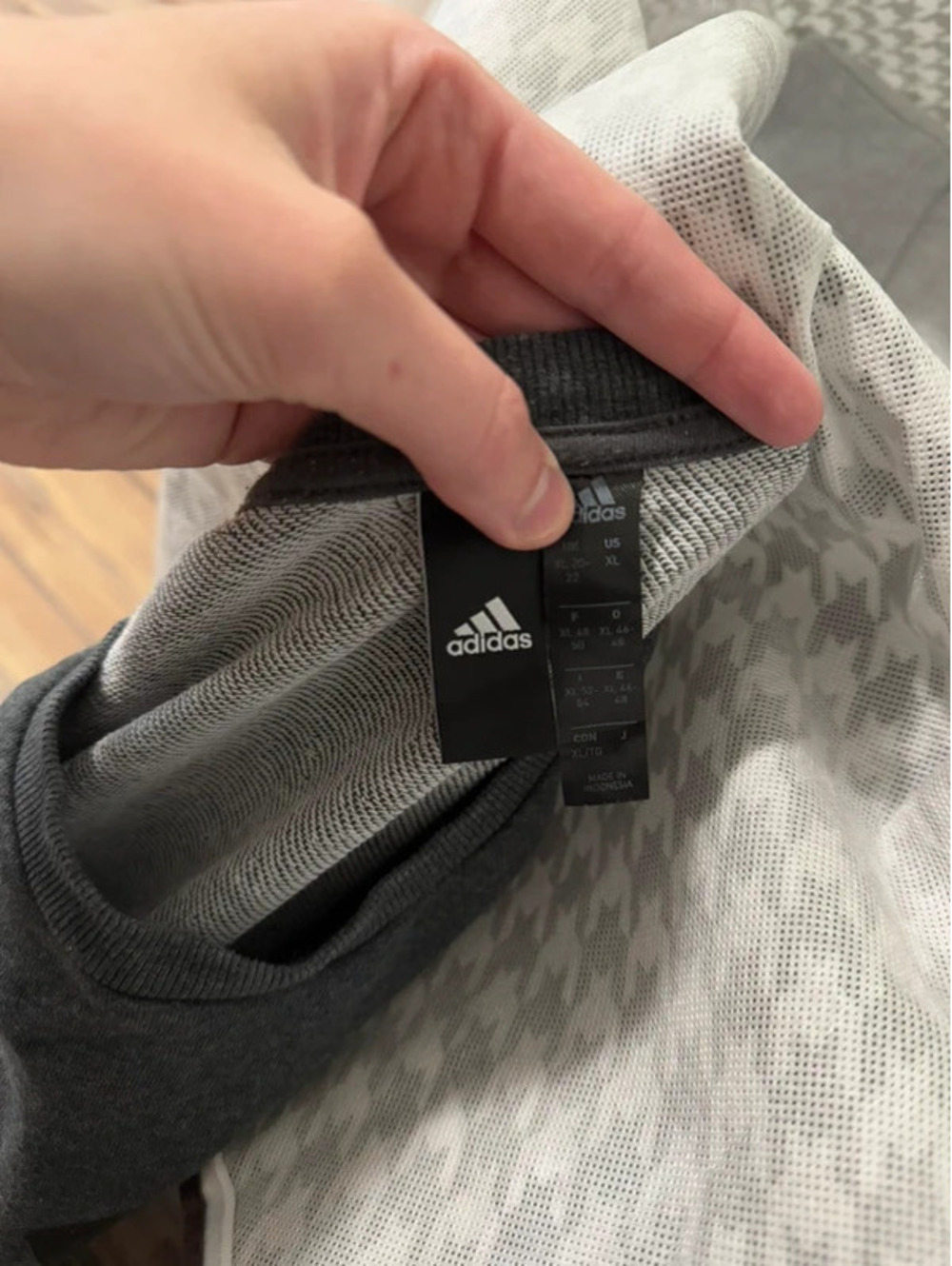 Adidas dark grey crew neck size XL - Picture 2 of 2